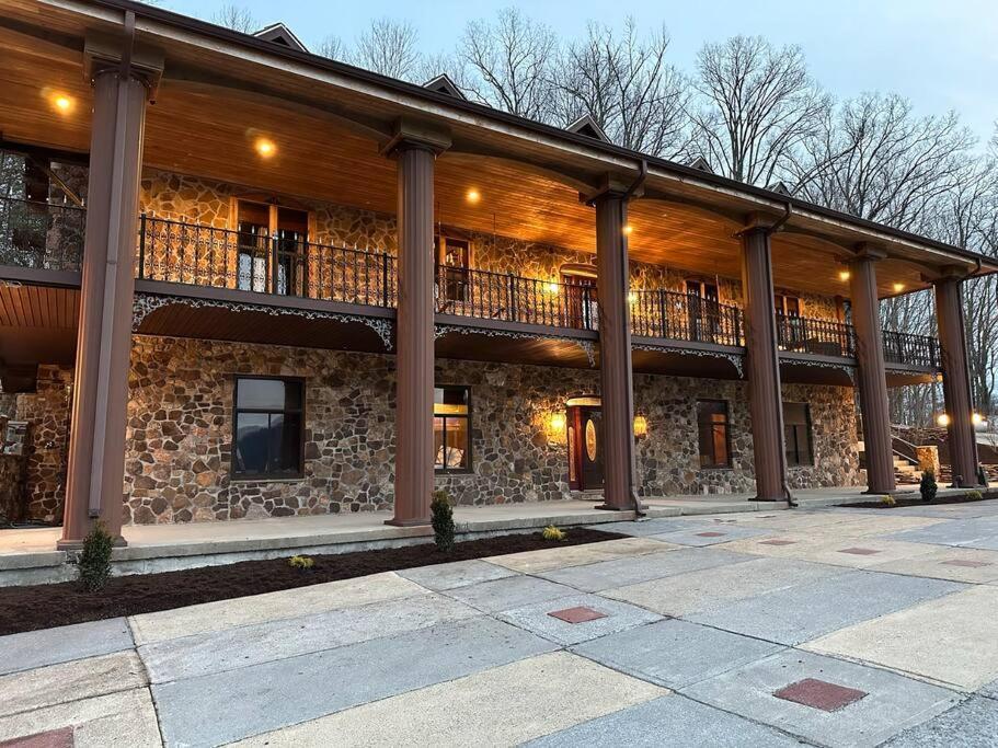 5 Bedroom Estate Near Casino And Downtown Брістол Екстер'єр фото