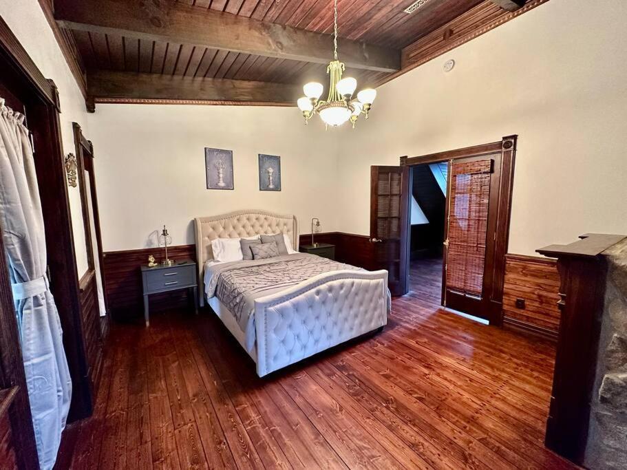 5 Bedroom Estate Near Casino And Downtown Брістол Екстер'єр фото