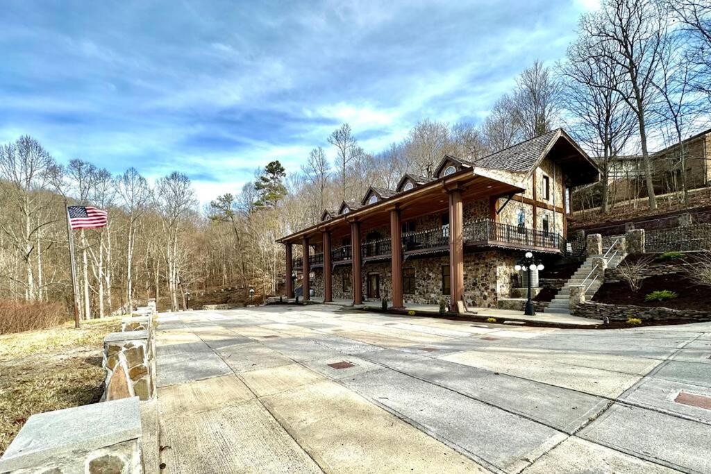 5 Bedroom Estate Near Casino And Downtown Брістол Екстер'єр фото