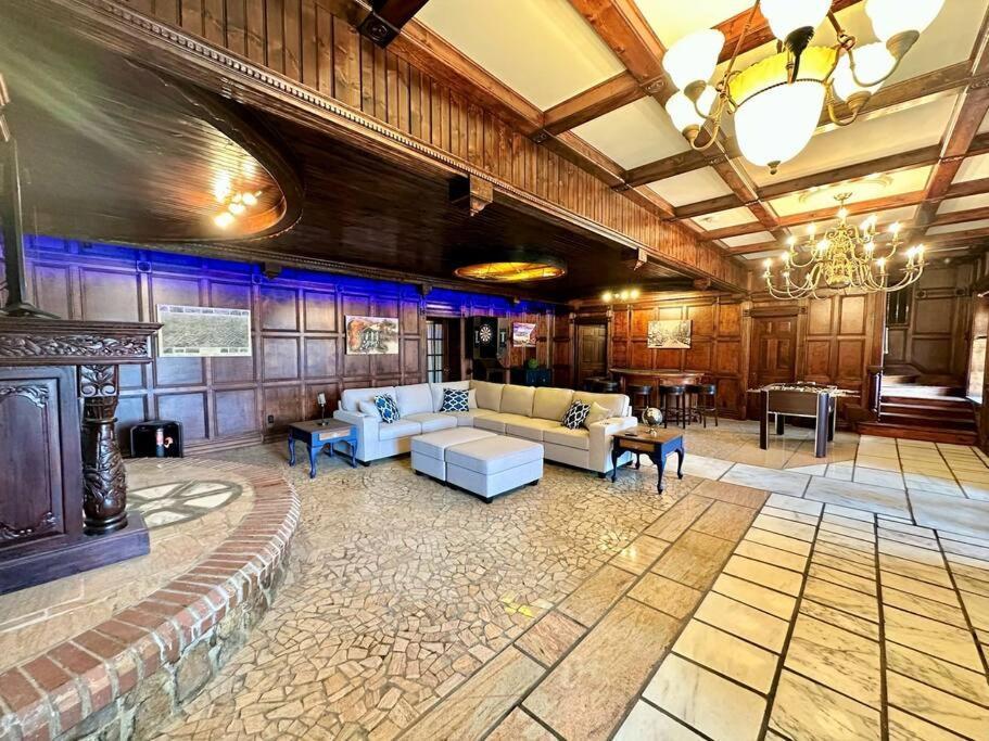5 Bedroom Estate Near Casino And Downtown Брістол Екстер'єр фото