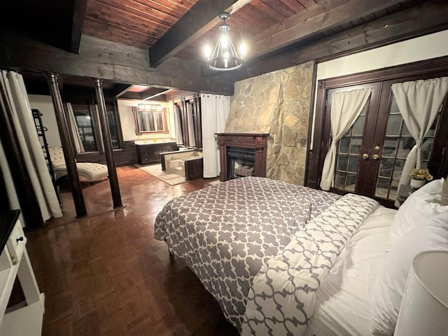 5 Bedroom Estate Near Casino And Downtown Брістол Екстер'єр фото