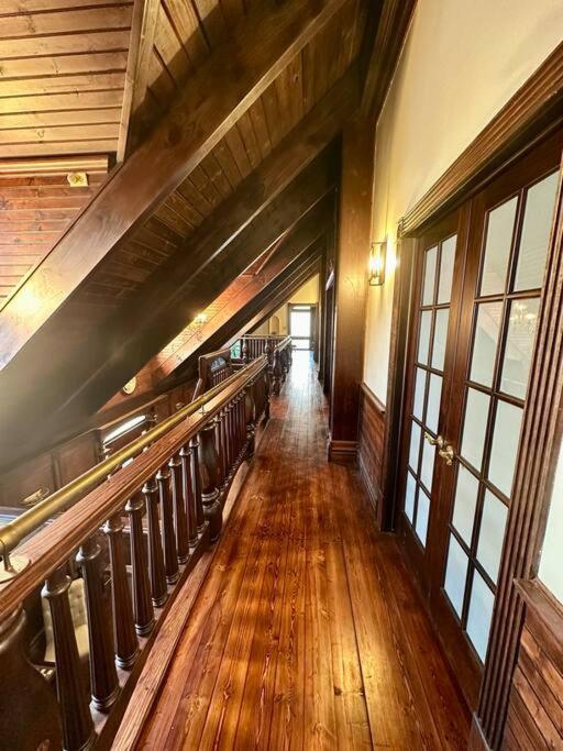 5 Bedroom Estate Near Casino And Downtown Брістол Екстер'єр фото