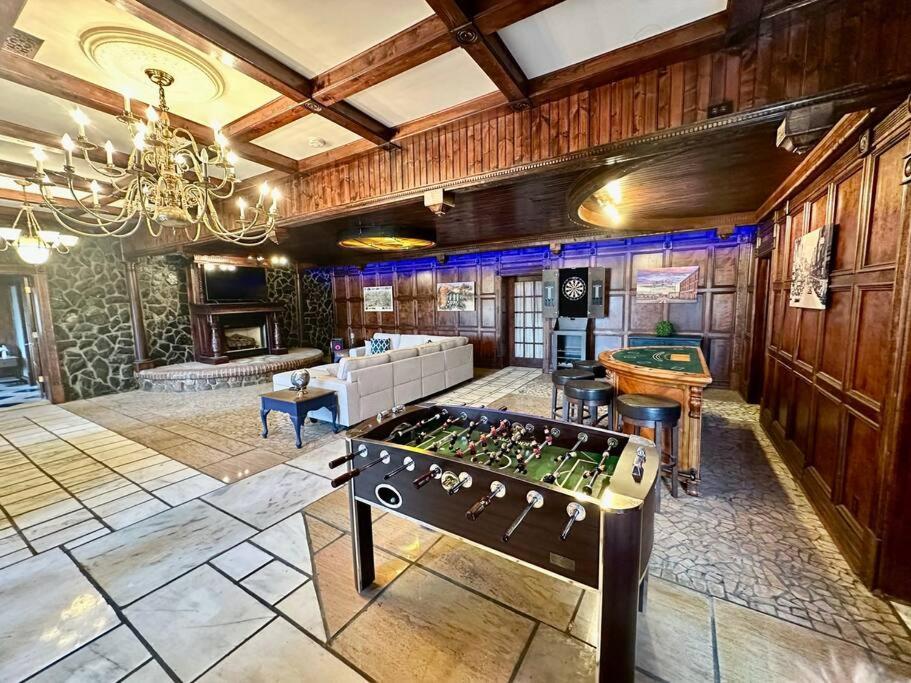 5 Bedroom Estate Near Casino And Downtown Брістол Екстер'єр фото